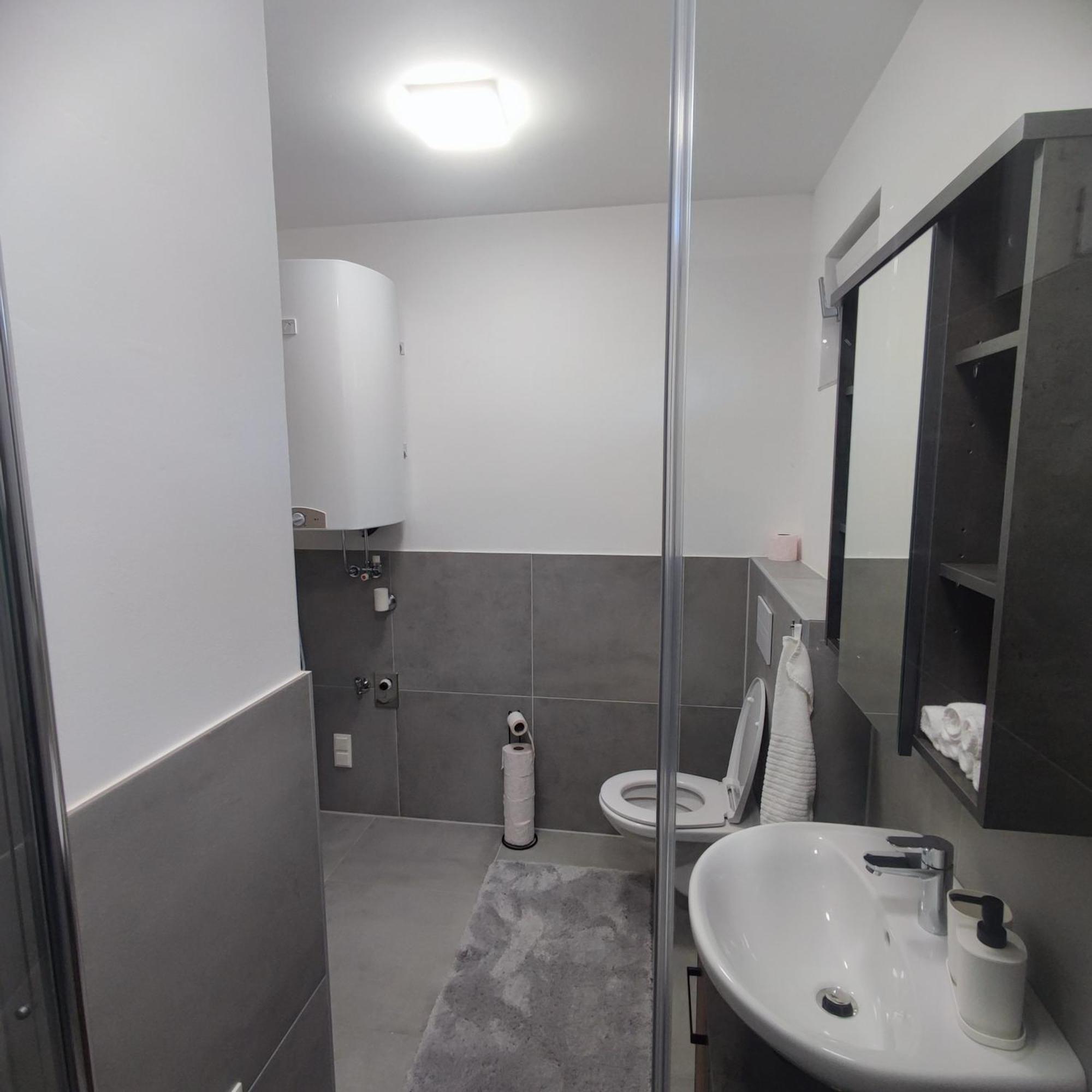 Aparthotel Infinity Виена Екстериор снимка