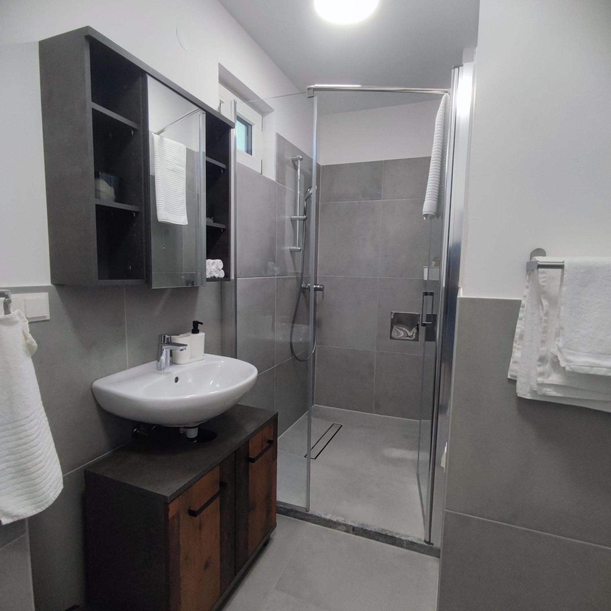 Aparthotel Infinity Виена Екстериор снимка